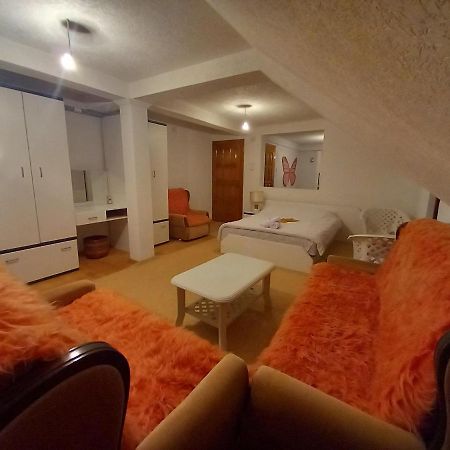 פלאב Apartment Little Village מראה חיצוני תמונה